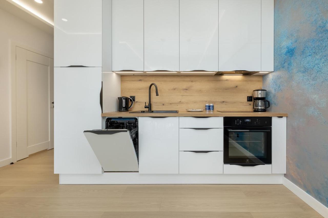 Polanki Aqua With Parking By Renters Prestige Apartment *